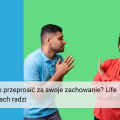 Mężczyzna błaga kobietę o wybaczenie, pokazując, jak przeprosić kogoś na kim Ci zależy. Life coach radzi.