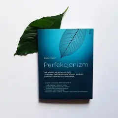 Książka "Perfekcjonizm" Sharon Martin to przewodnik, jak wyleczyć się z perfekcjonizmu, zaakceptować siebie i odnaleźć spokój.