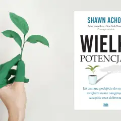 Zielona dłoń trzyma pęd rośliny, symbolizując co to jest potencjał. Obok okładka książki "Wielki Potencjał" Shawna Achora.