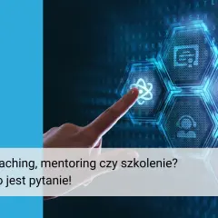 Dłoń dotyka ekranu z ikonami rozwoju. Czy kołczing to klucz do sukcesu?