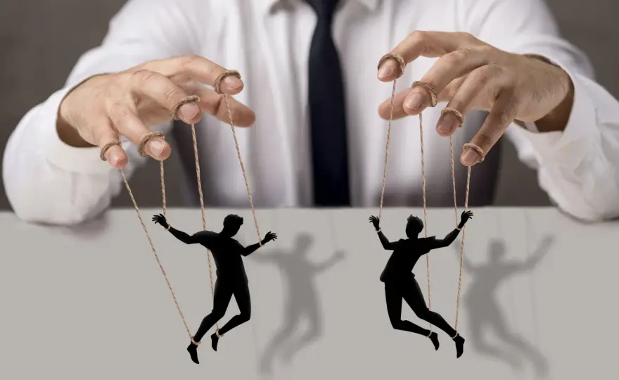 Manipulacja czy perswazja? Jak rozpoznać i obronić się