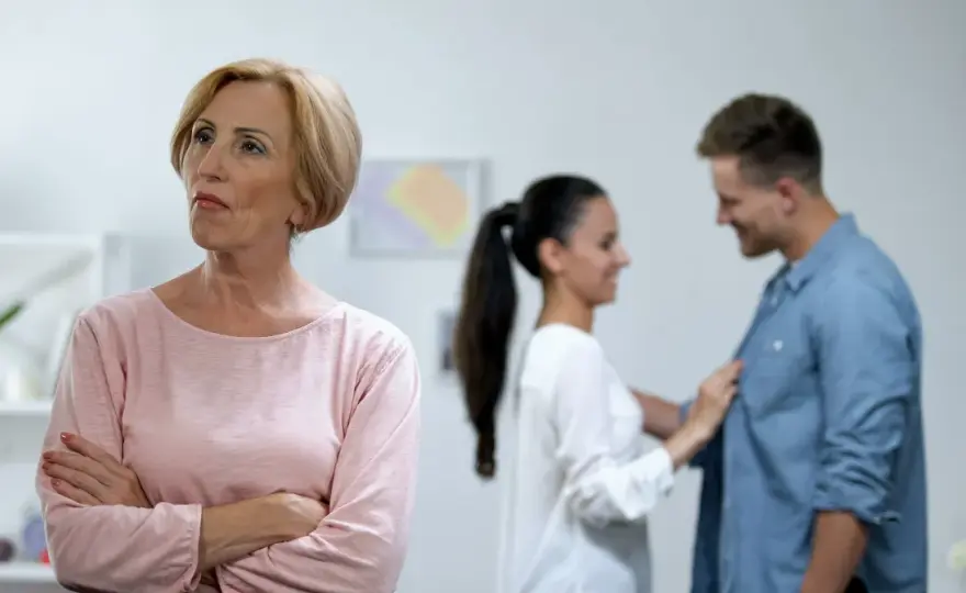 Teściowa gra ofiarę? Jak odróżnić manipulację od zranienia?