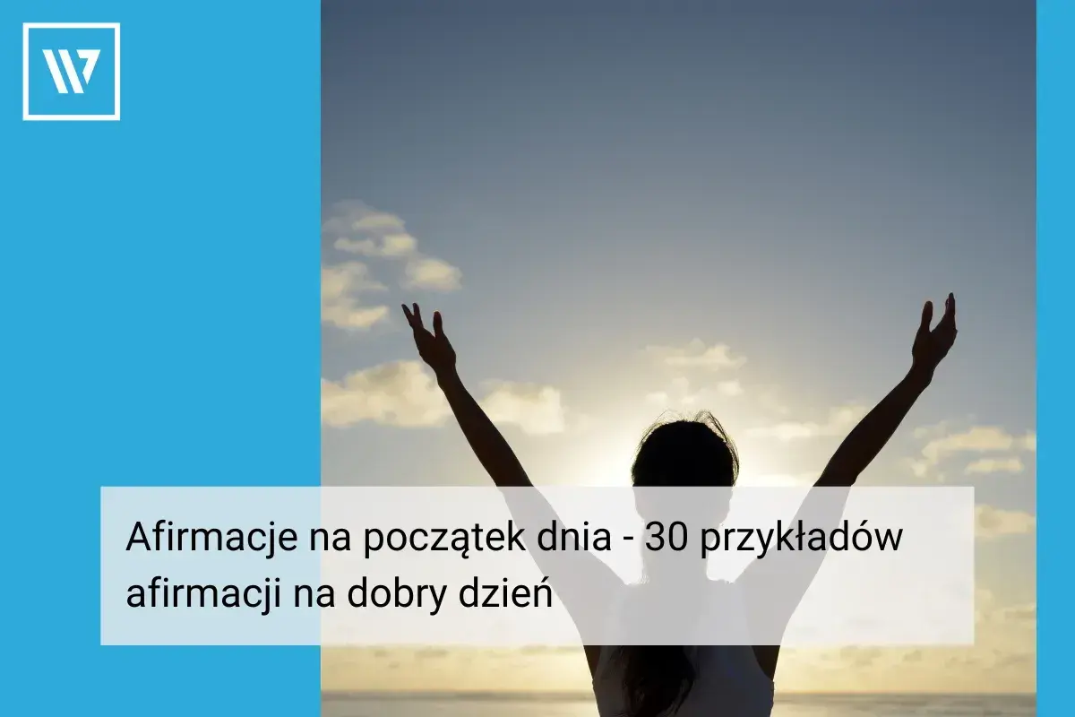 Kobieta z rękami w górze wita nowy dzień. Dowiedz się, jak afirmować, by mieć dobry dzień.