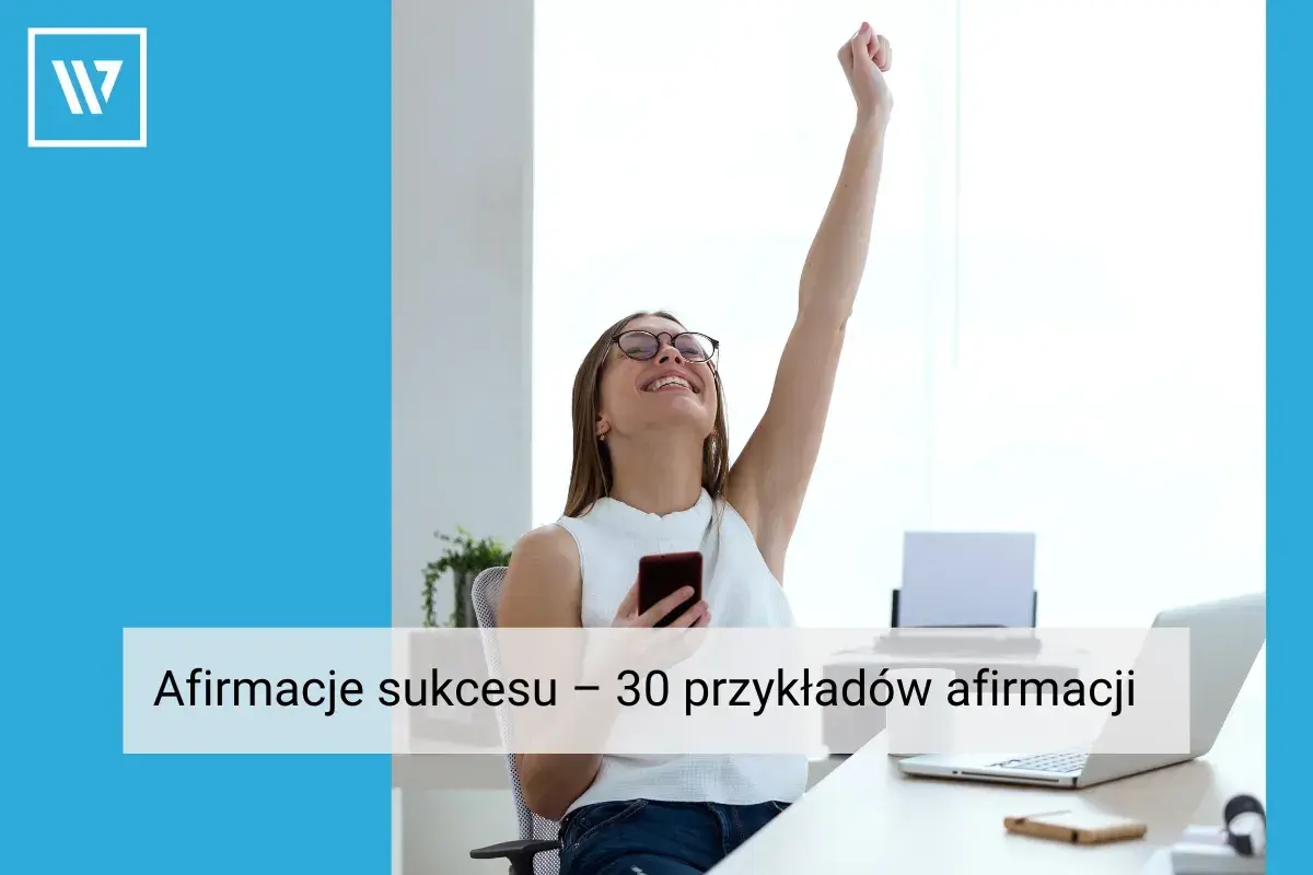 Kobieta cieszy się sukcesem, trzymając telefon. Tekst: "Afirmacje sukcesu – 30 przykładów afirmacji".